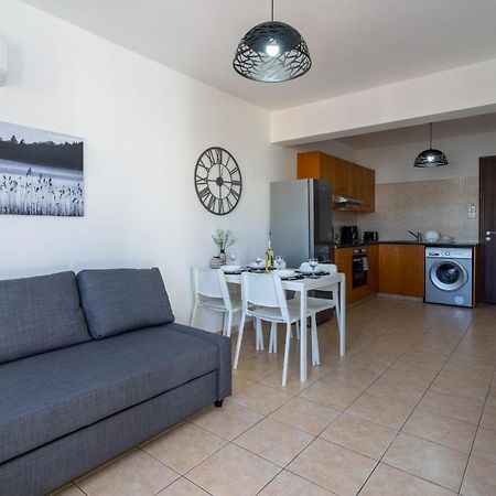 Polyn 1- Bedroom Apartment In Larnaca Exteriör bild