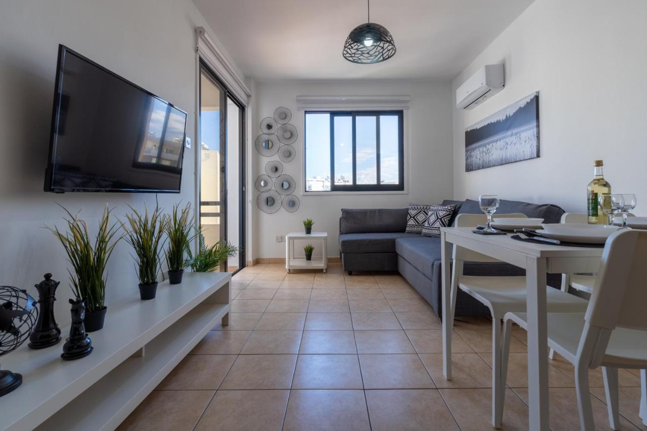 Polyn 1- Bedroom Apartment In Larnaca Exteriör bild