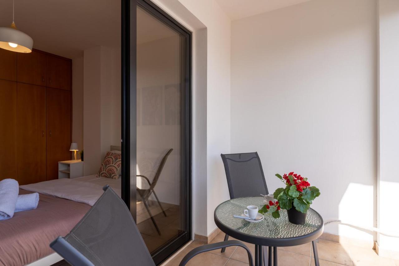 Polyn 1- Bedroom Apartment In Larnaca Exteriör bild