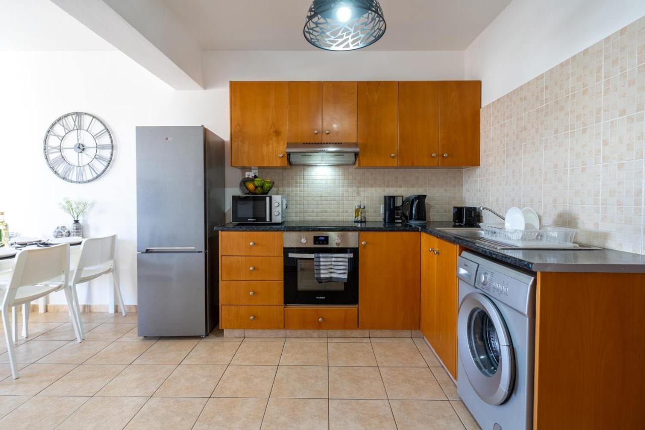 Polyn 1- Bedroom Apartment In Larnaca Exteriör bild