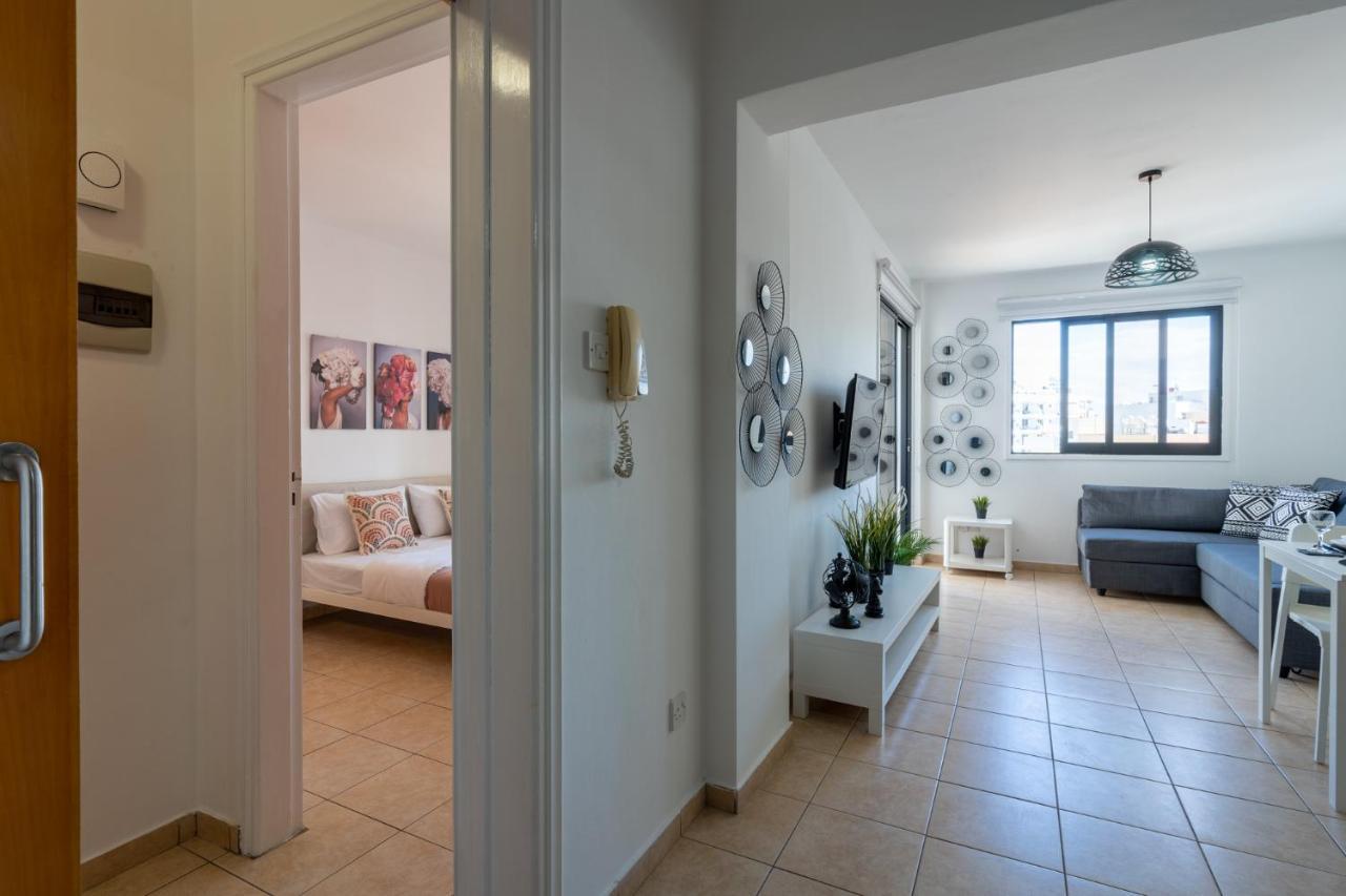 Polyn 1- Bedroom Apartment In Larnaca Exteriör bild